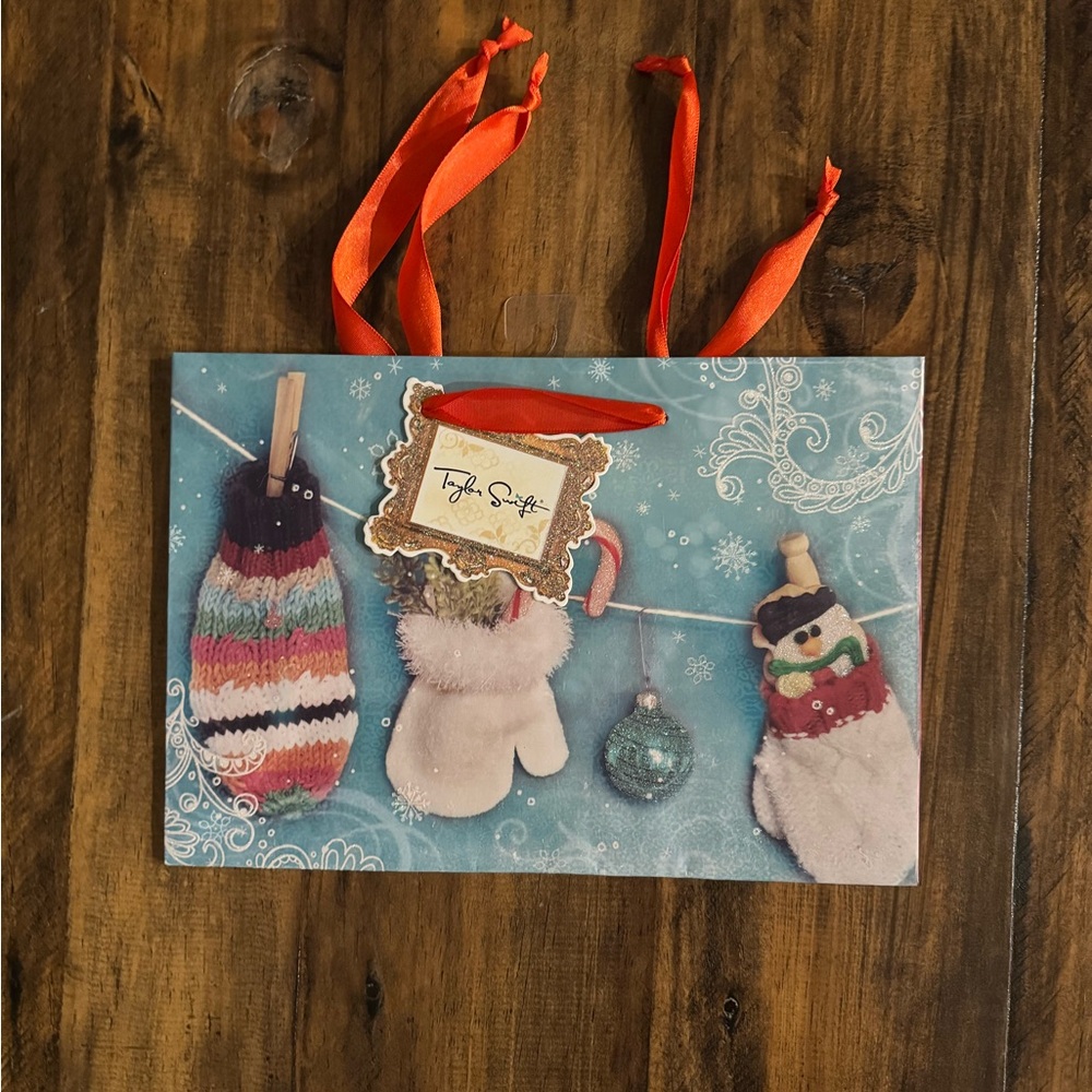 SOLD - NWT ⭐️ Taylor Swift x American Greetings Mittens Holiday Gift Bag